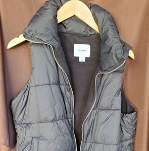 Old Navy Puffer vest